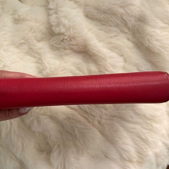 CHANEL
Goatskin CC Large Clover Charm Bi-fold with Chanel dust bag - Picture 6 of 13